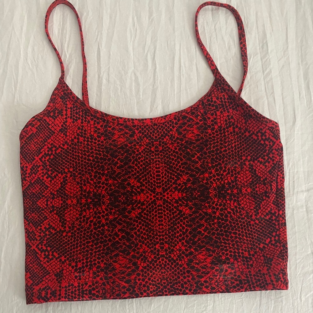 Aritzia crop top